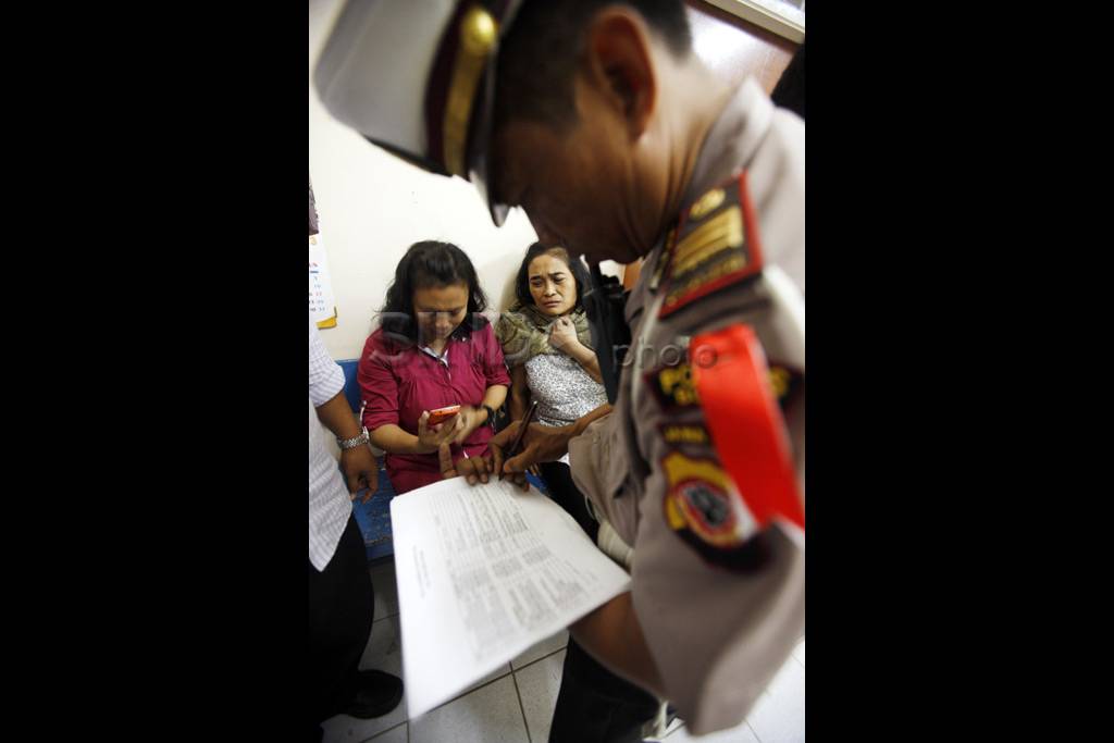 Keluarga jemput jenazah...
