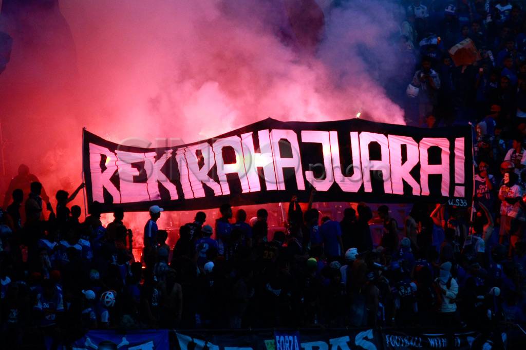 Main di kandang, Persib...