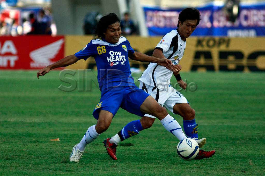 Main di kandang, Persib...