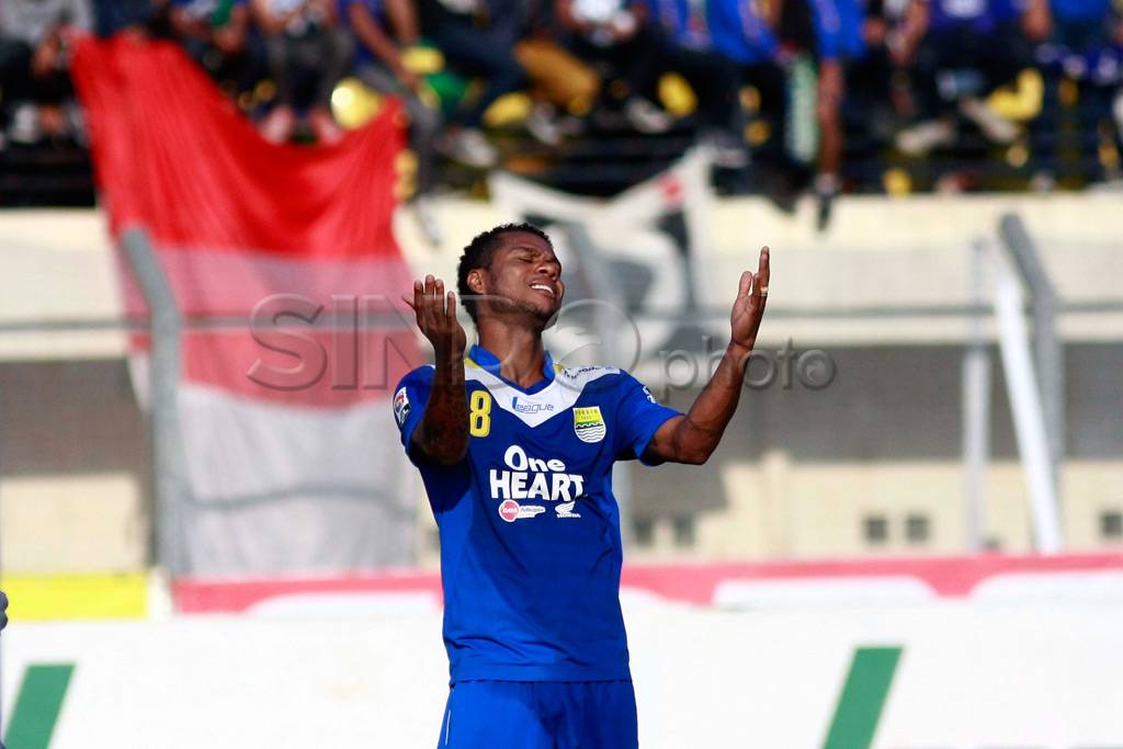 Main di kandang, Persib...