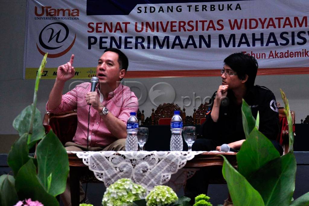 Arief Suditomo beri...