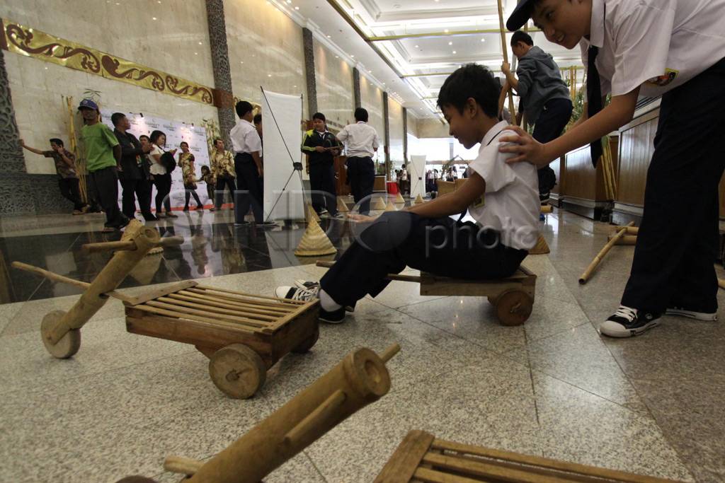 Kenalkan permainan tradisional...