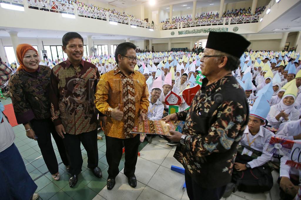 Menakertrans berikan...