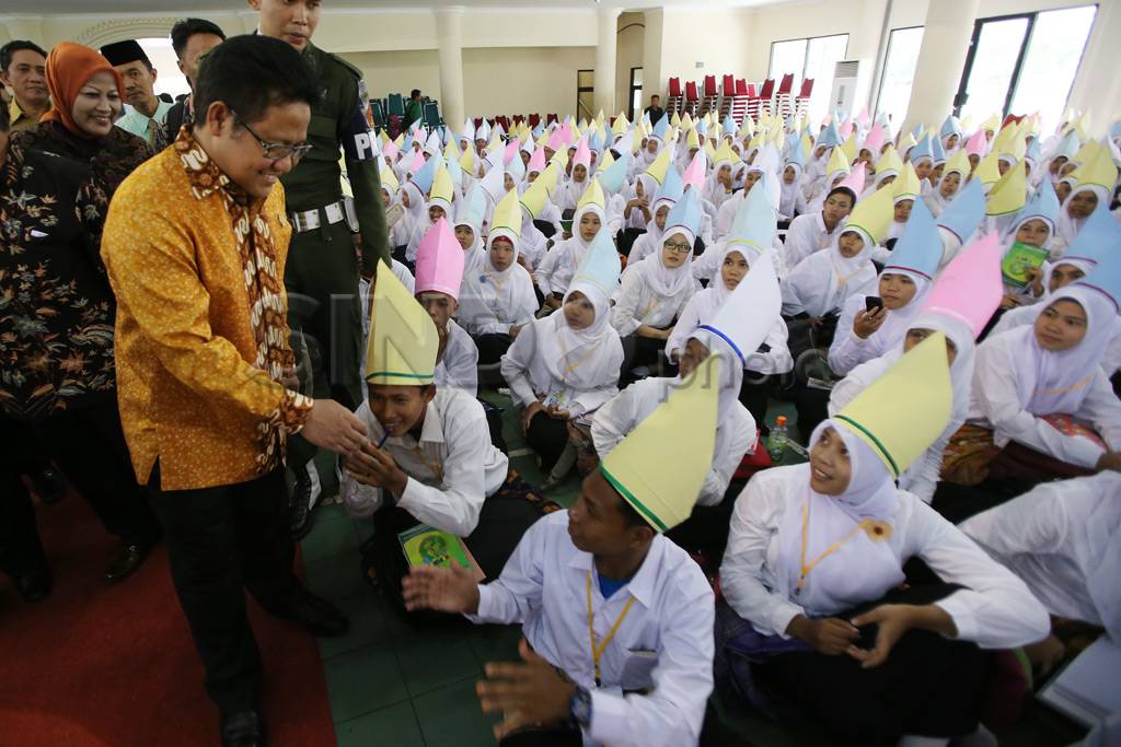 Menakertrans berikan...
