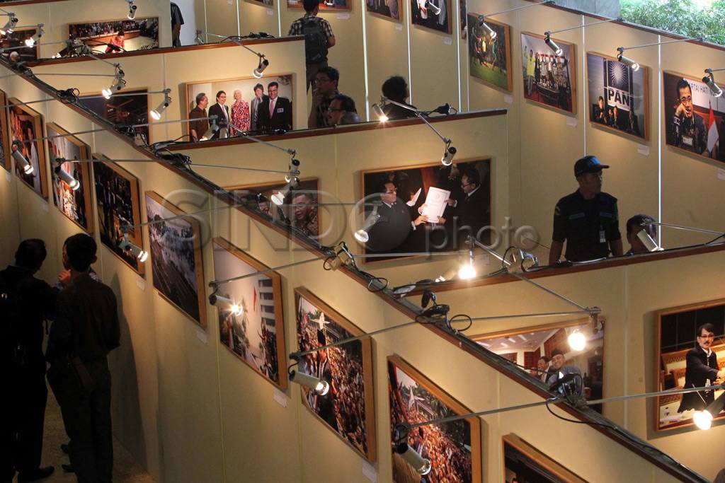 Pameran Foto, Warna...