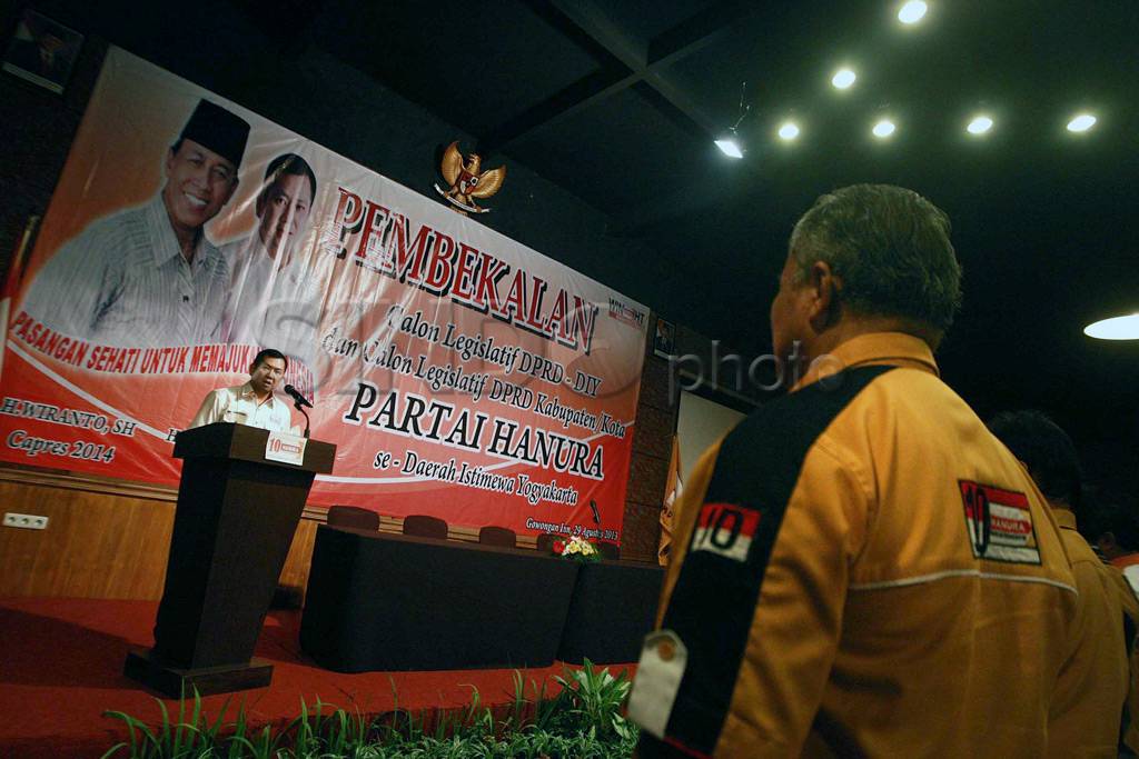 HT bekali caleg Hanura...