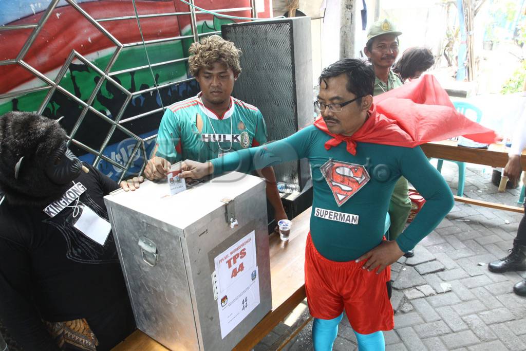 Super Hero gunakan hak...