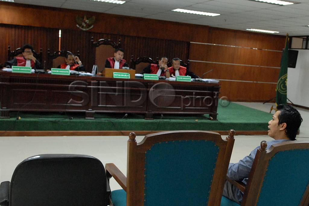 Ridwan Hakim menjadi...