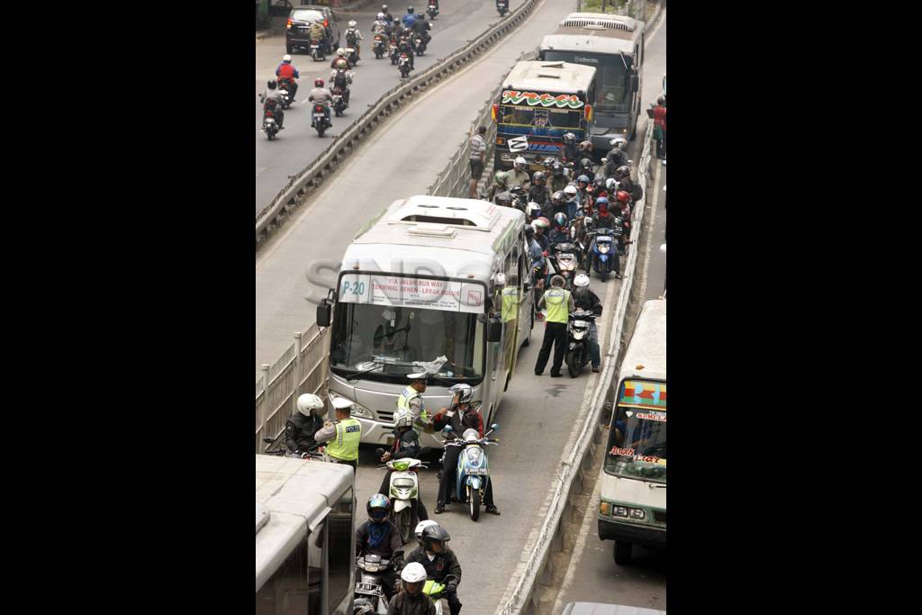 Langgar jalur Busway,...