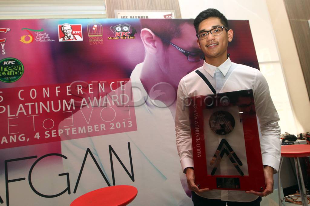 Afgan raih multi platinum...