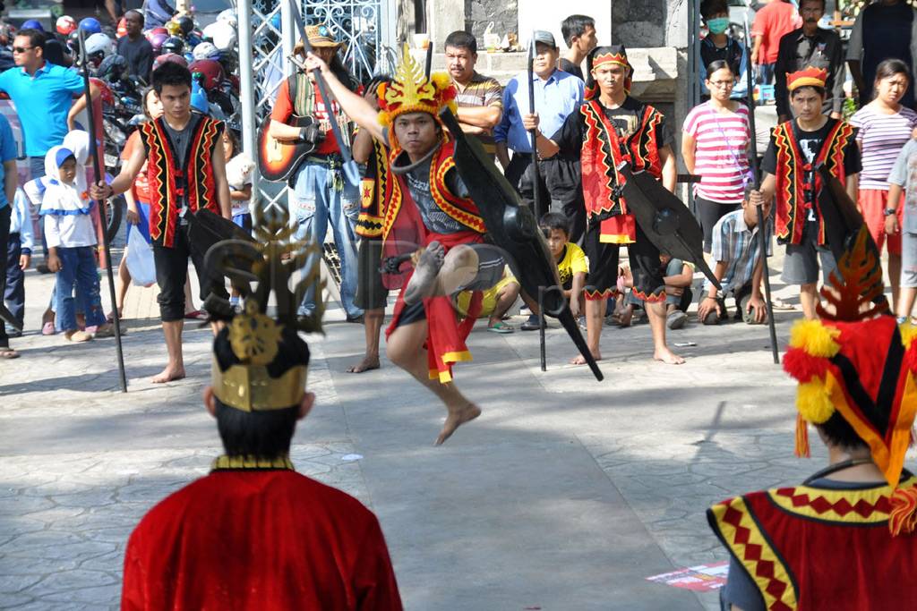 Lompat batu Nias hibur...