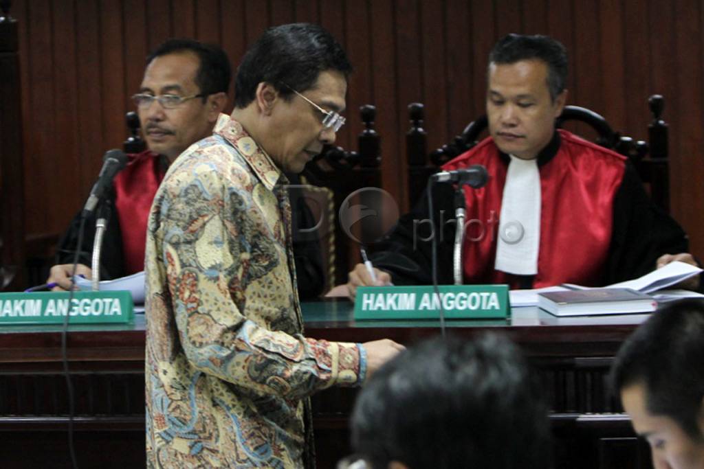 Sidang Fathanah, hadirkan...
