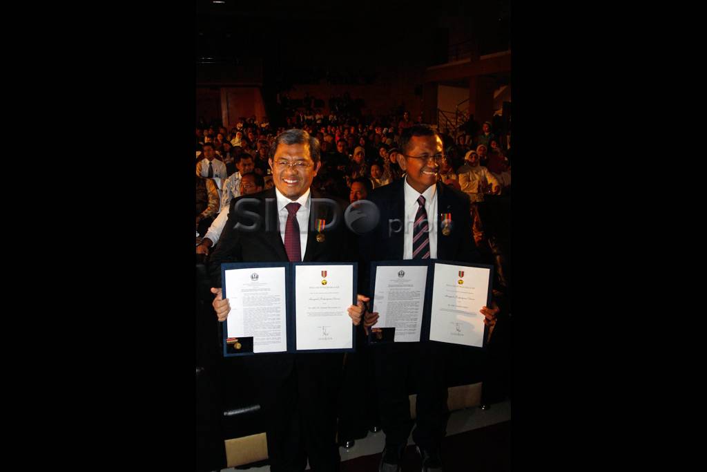 Dahlan dan Aher terima...