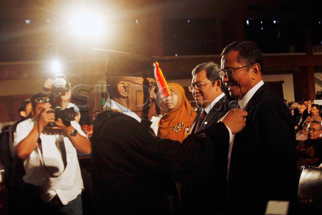 Dahlan dan Aher terima...