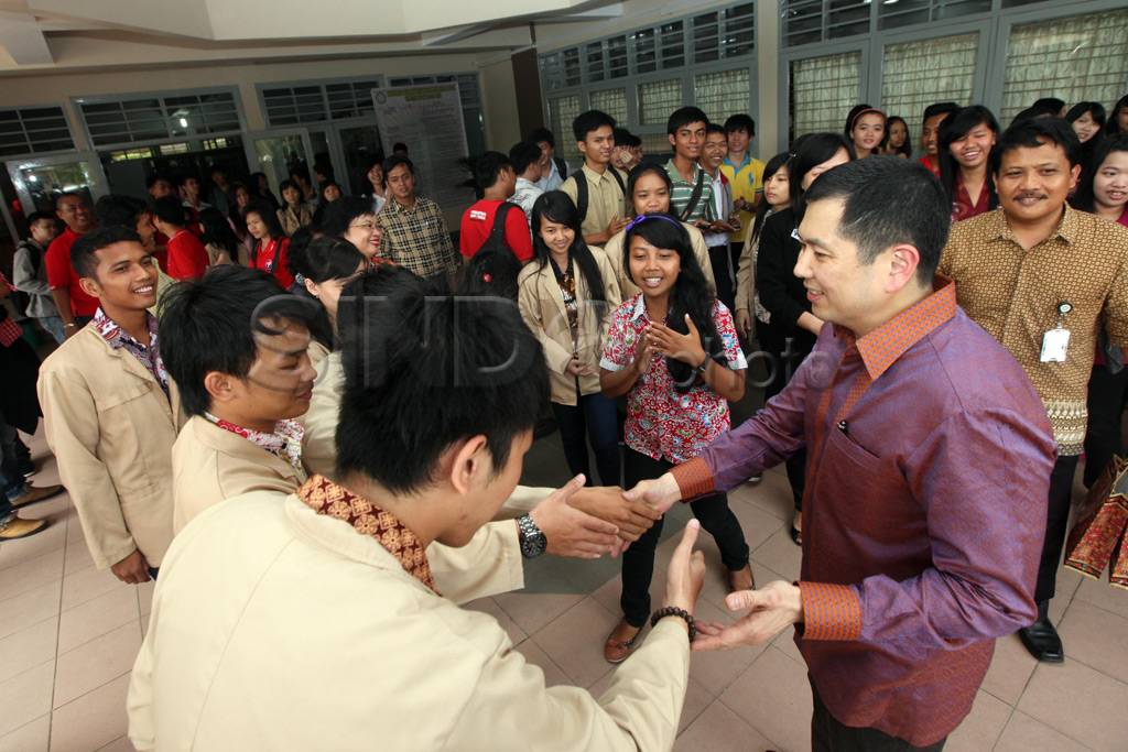 HT dan Wiranto berikan...