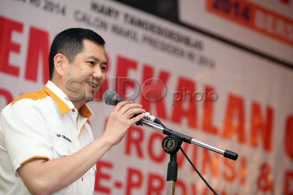 HT dan Wiranto berikan...