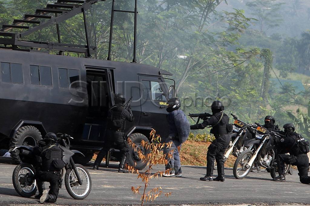 Pasukan anti teror dari...