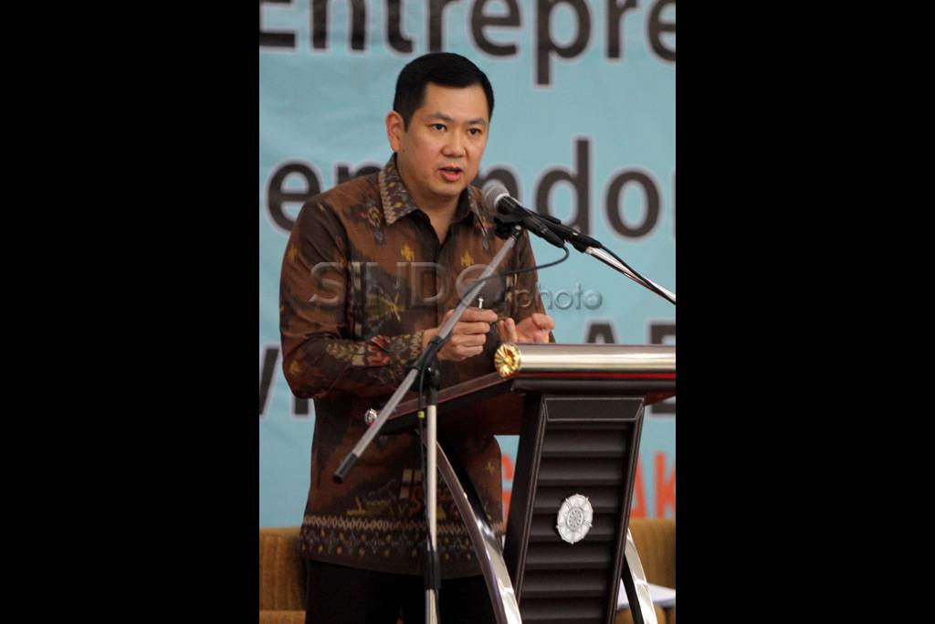 Hary Tanoe menjadi pembicara...