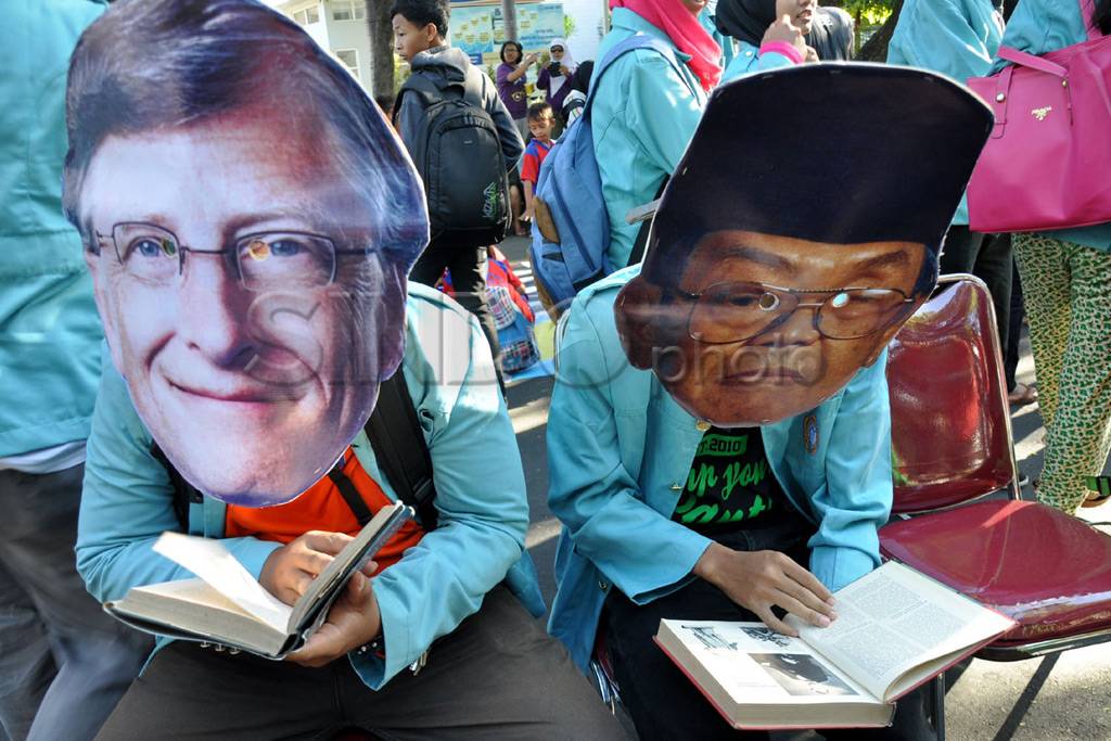 Perankan tokoh dunia,...