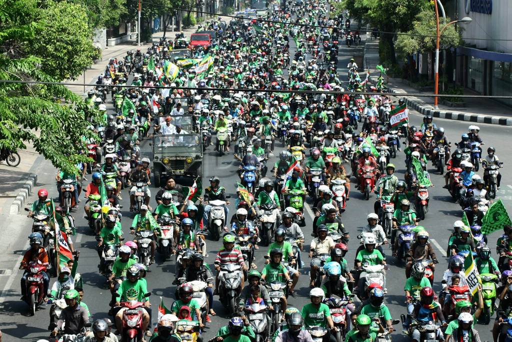 Juara Divisi Utama,...