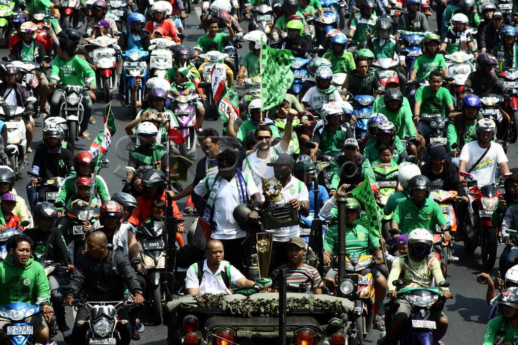 Juara Divisi Utama,...