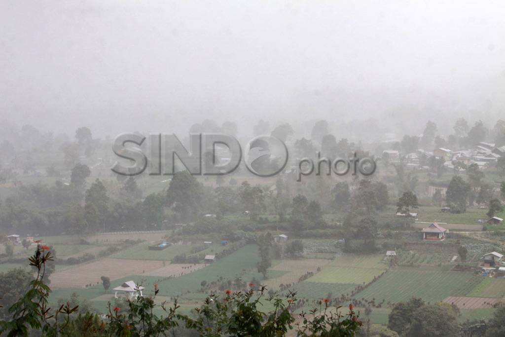 Sinabung meletus lagi,...