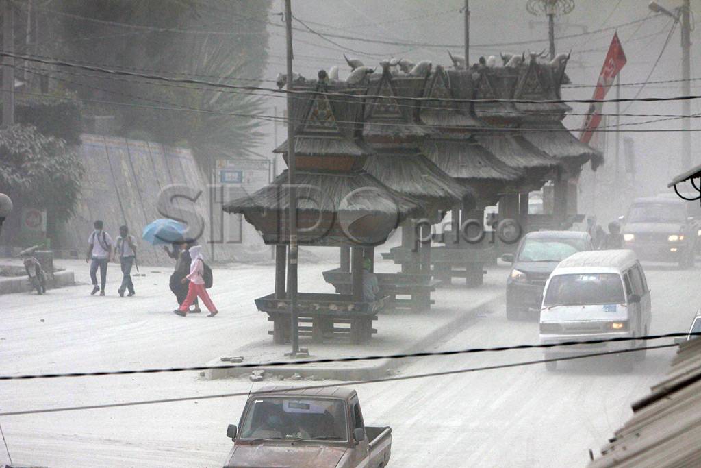 Sinabung meletus lagi,...