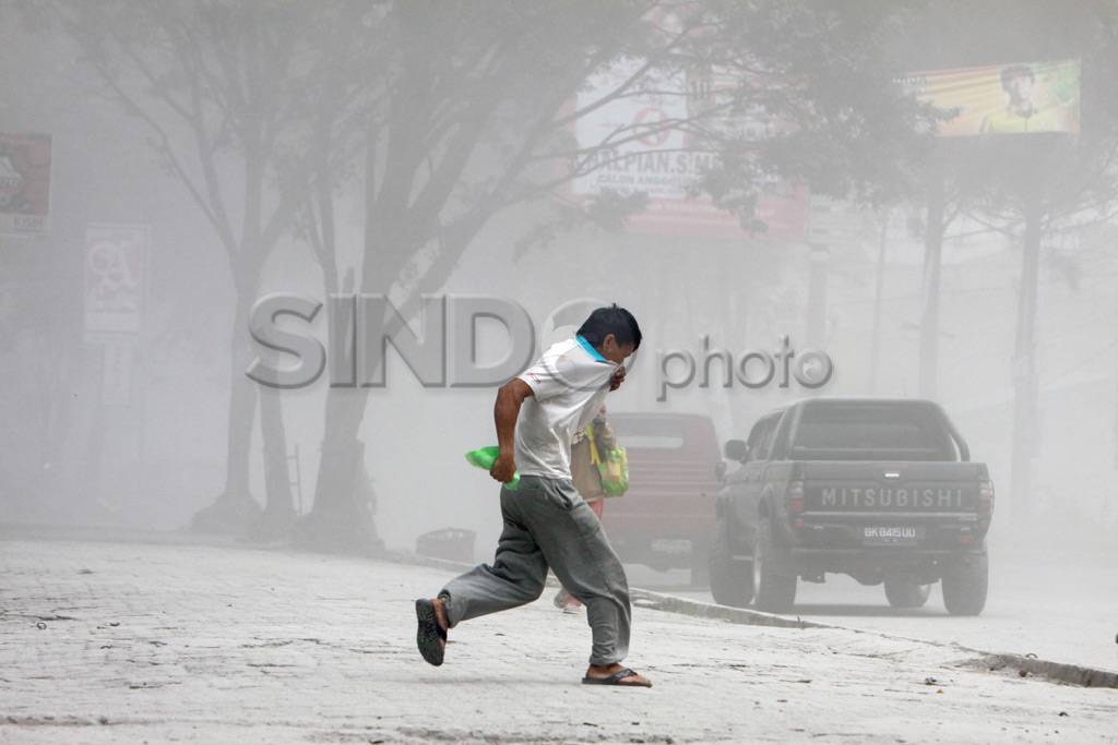Sinabung meletus lagi,...