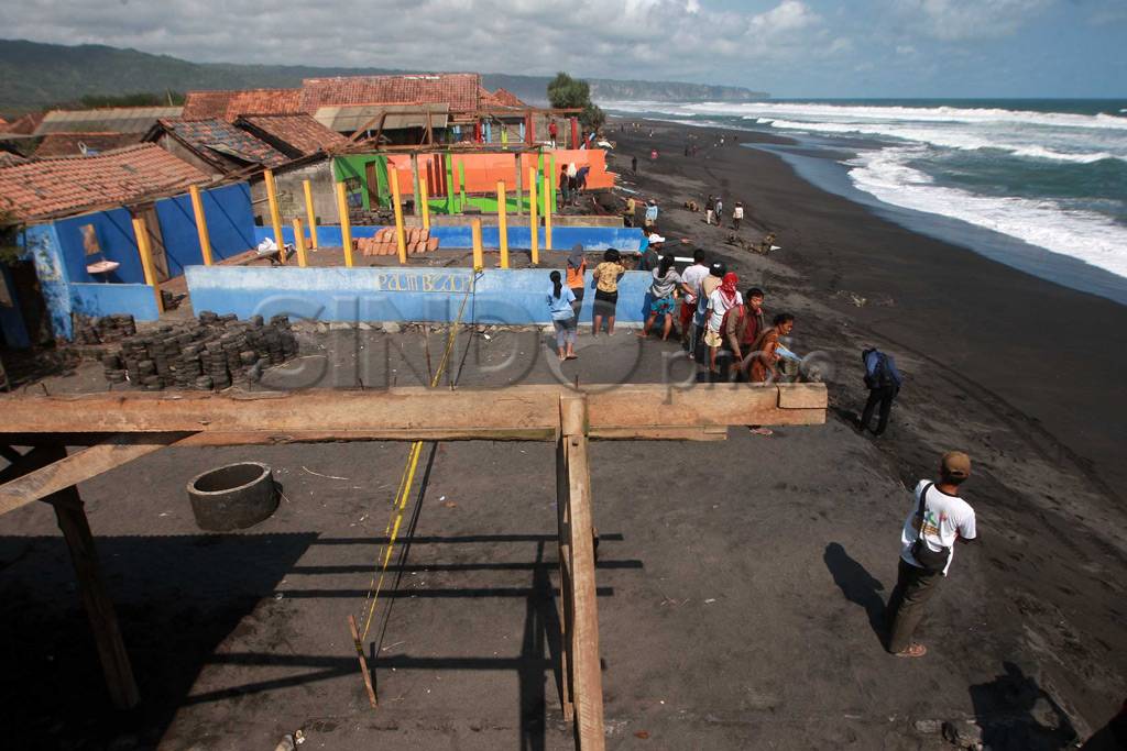 Abrasi pantai Depok,...