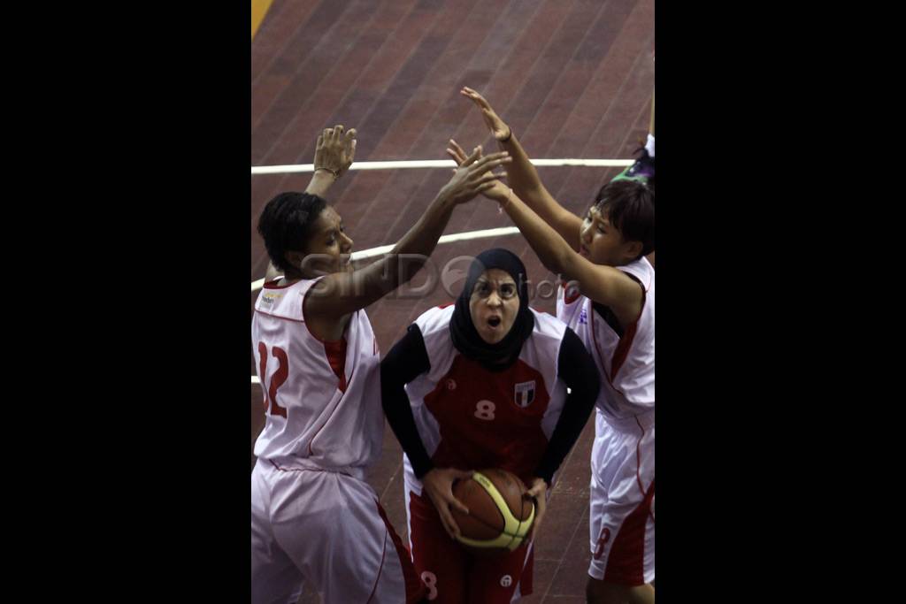 Tim basket putri raih...