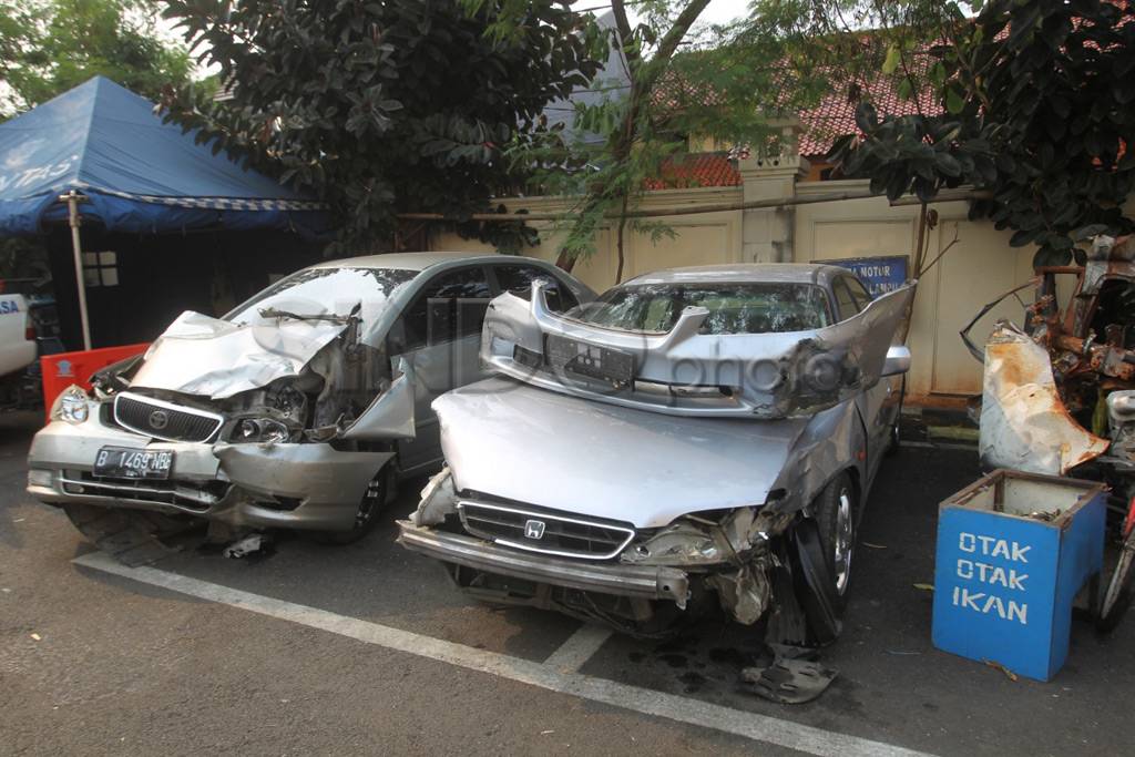 Empat mobil terlibat...