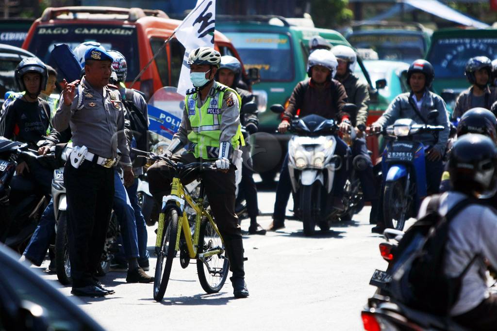 Urai kemacetan dengan...