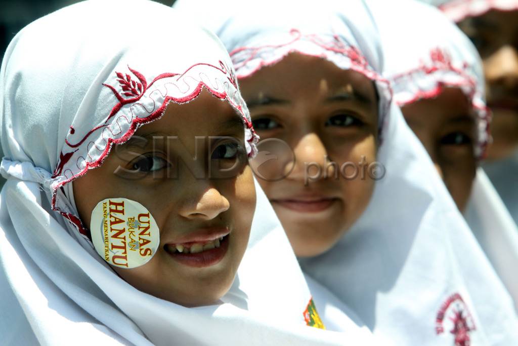 Lomba dorong gerobak...