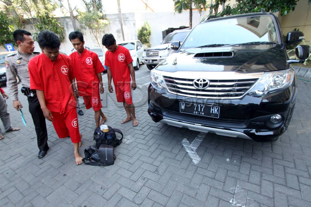 Pelaku perampasan mobil...