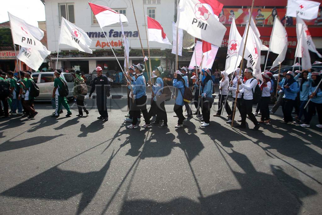 Pawai HUT PMI