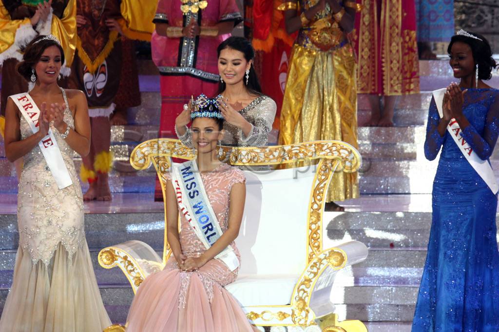 Megan Young terpilih...