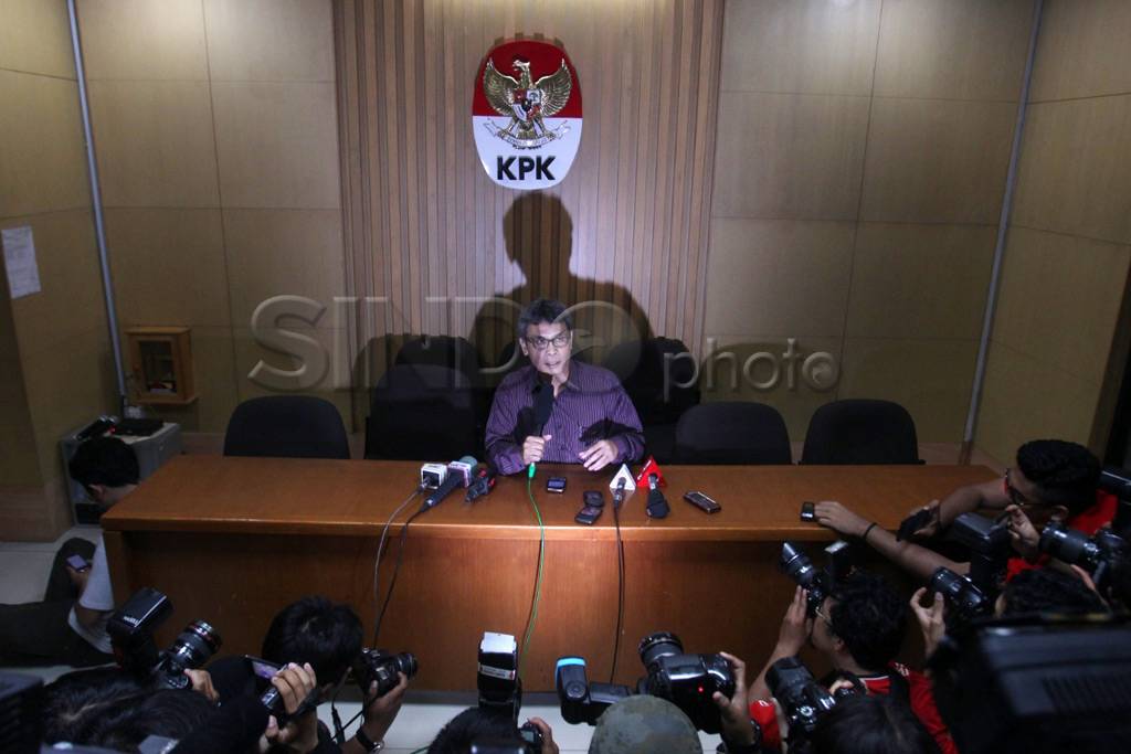 Johan Budi beri keterangan...