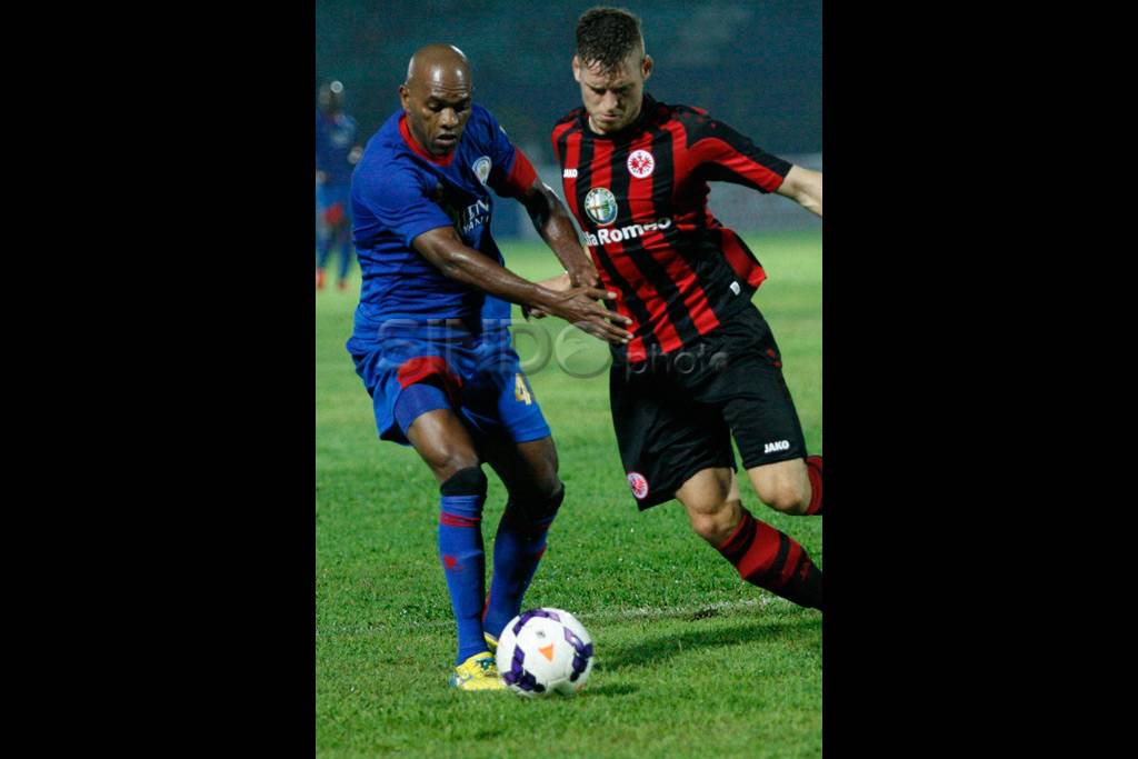 Arema Indonesia tundukkan...