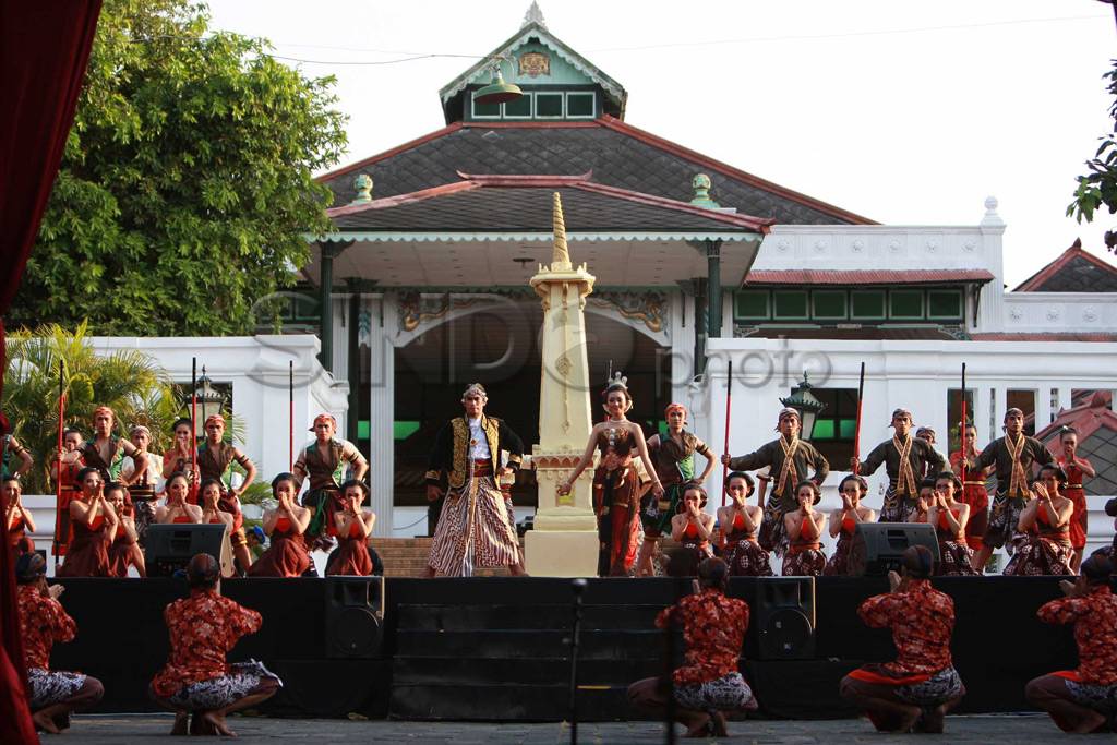 Ribuan warga hadiri...