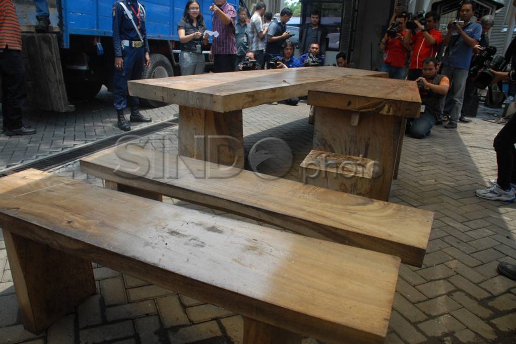 KPK sita meja kayu jati...