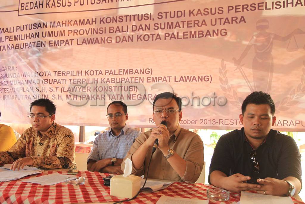 Diskusi bahas kasus...