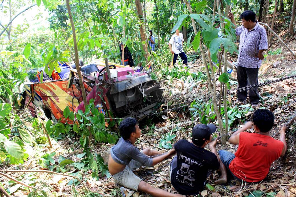 Tidak mengenal medan,...