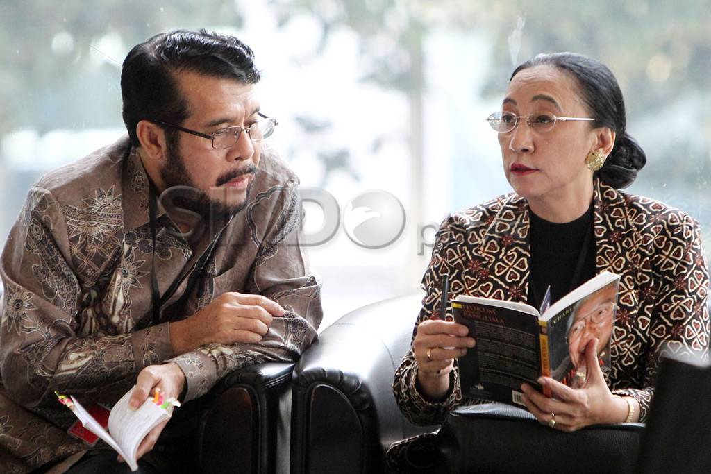 Dua Hakim MK diperiksa...