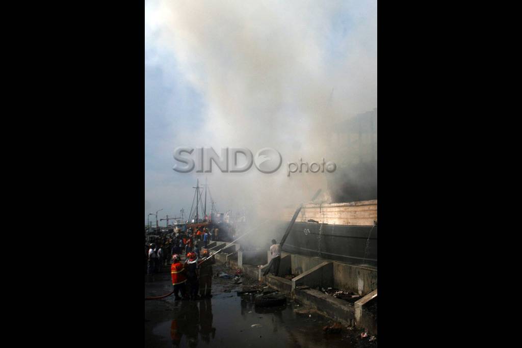 KM Surya Gumilang terbakar