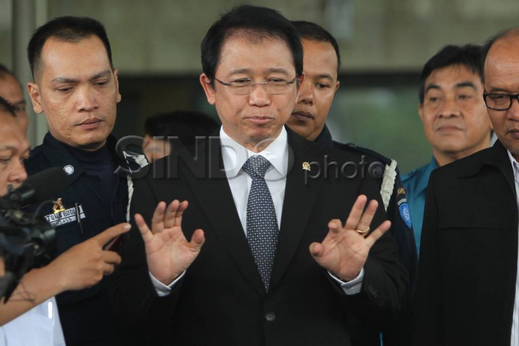 Ketua DPR diperiksa...