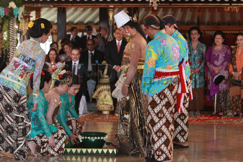 Pernikahan Agung Keraton...