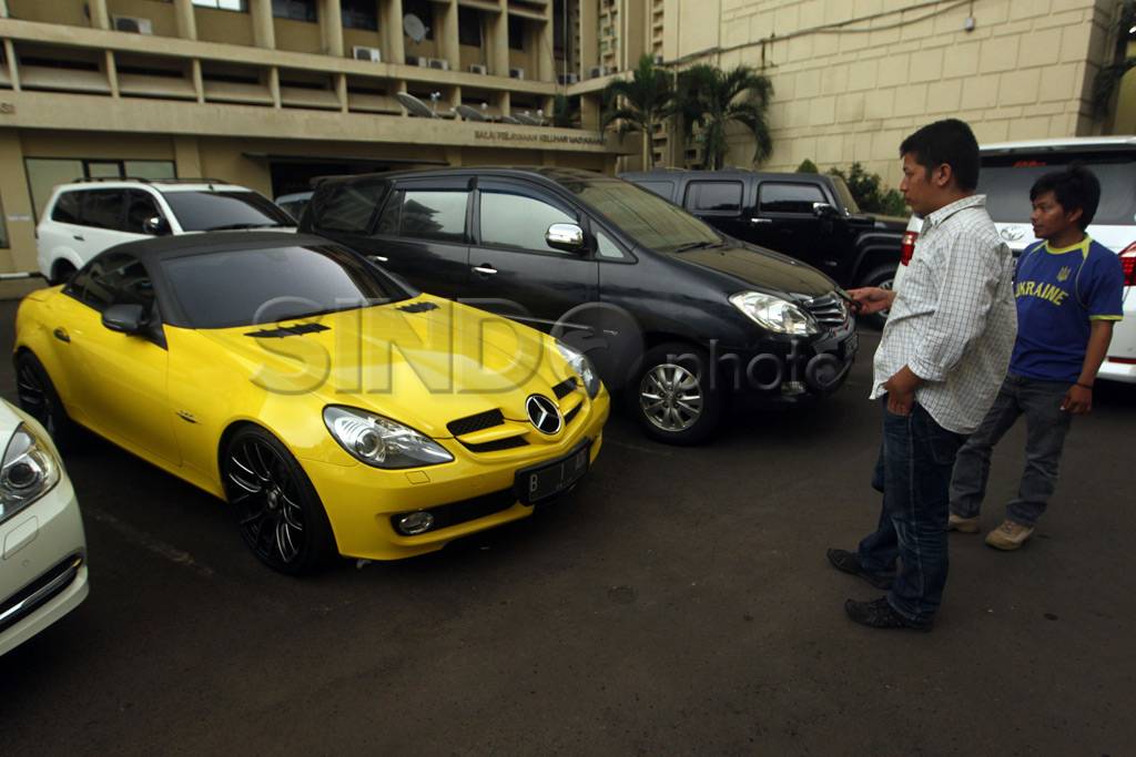 Mabes Polri sita mobil...