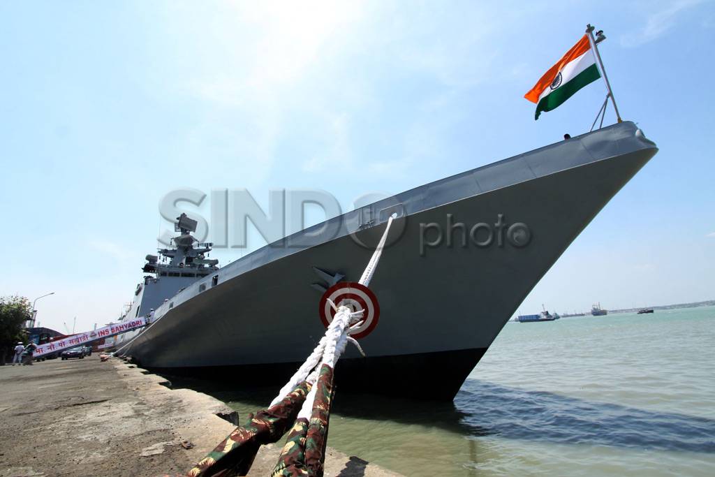 Kapal perang India singgah...