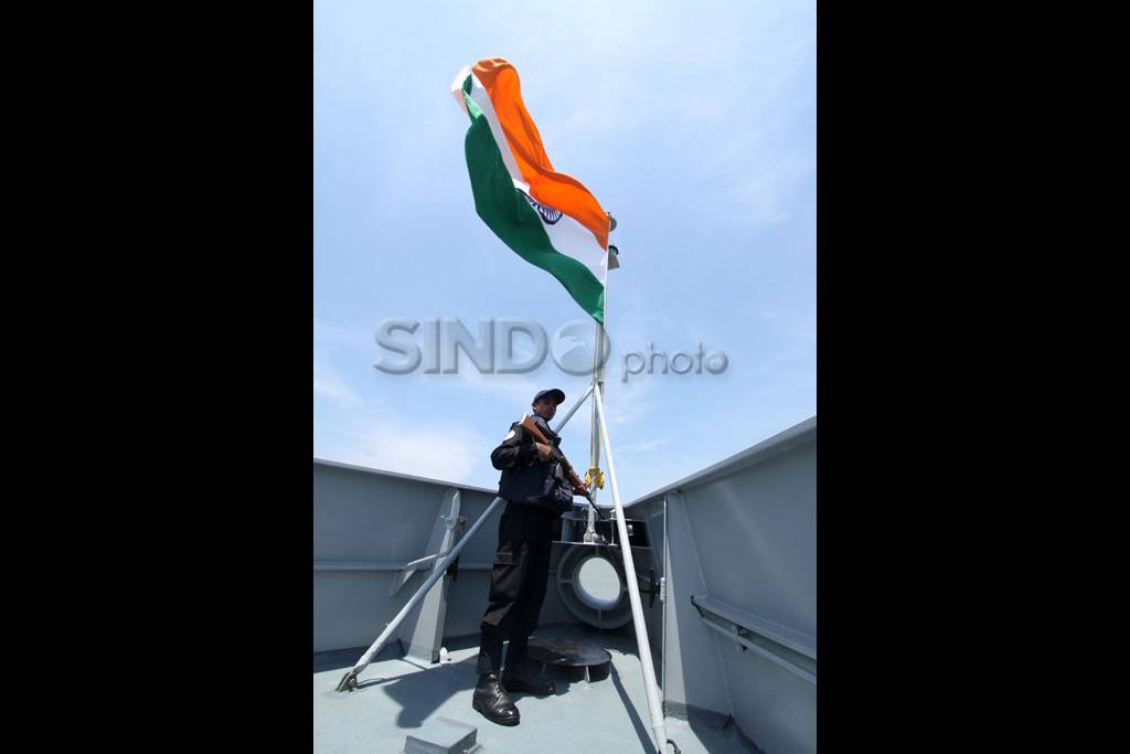 Kapal perang India singgah...