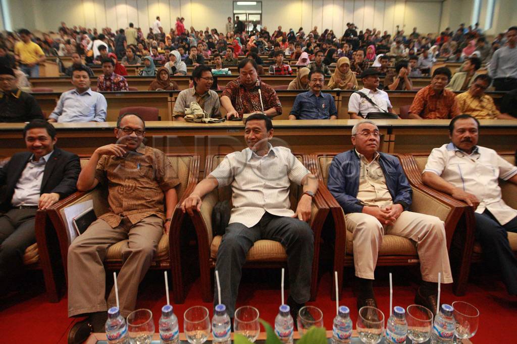 Wiranto hadiri dialog...